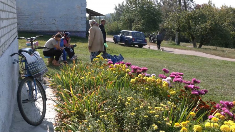 "Якби мене забрали від землі – я б померла": як живуть 9 останніх людей у селі Киселівка на прикордонні Чернігівщини