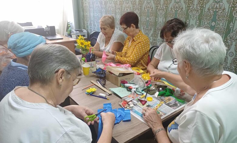 «Квітка в долонях»: у Чернігові влаштовують цікаві заходи для пенсіонерів (Фото)