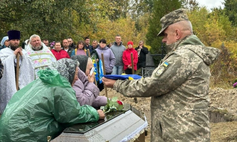 Менська громада попрощалася з Воїном Павлом Комашинським