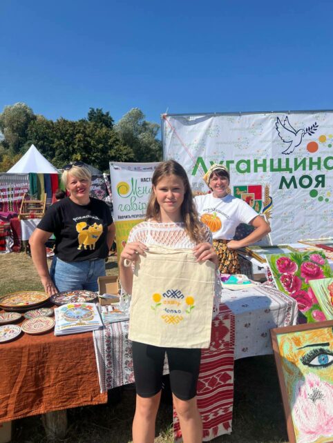 На Чернігівщині можна навчитися ткати на майже 150-річному верстаті, зробленому без єдиного гвіздка