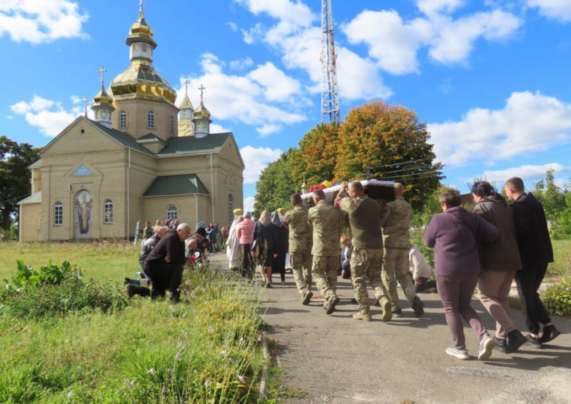 На Чернігівщині провели в останню путь воїна-захисника