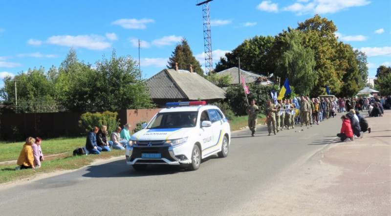 На Чернігівщині провели в останню путь воїна-захисника