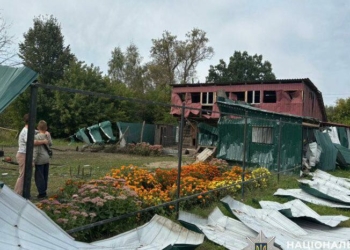 Поліція документує наслідки атаки на Чернігівщині (Фото) Поліція документує наслідки атаки на Чернігівщині (Фото)