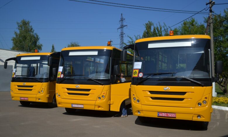Три громади Чернігівщини отримали нові шкільні автобуси (Фото)