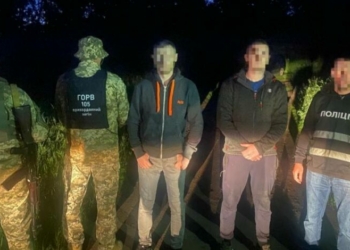 Троє полтавчан за шість тисяч доларів переправляли на Чернігівщині чоловіків до Білорусі (Фото) Троє полтавчан за шість тисяч доларів переправляли на Чернігівщині чоловіків до Білорусі (Фото)