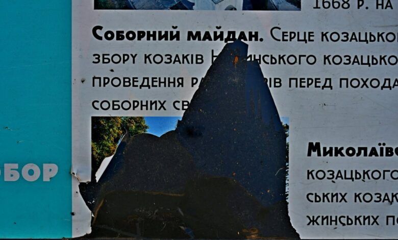 У центрі Ніжина пошкоджено інформаційний стенд (Фото)