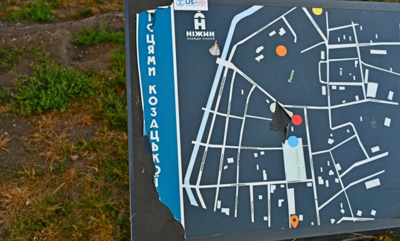 У центрі Ніжина пошкоджено інформаційний стенд (Фото)