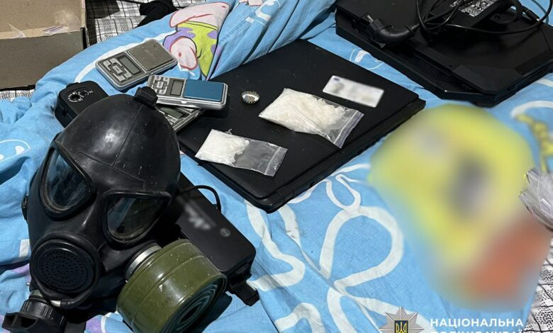 У Чернігові поліцейські перекрили канал розповсюдження психотропних речовин (Фото)