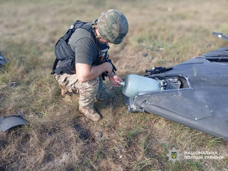 Вибухотехніки поліції Чернігівщини знешкодили бойові частини ворожих ударних безпілотників (Фото)