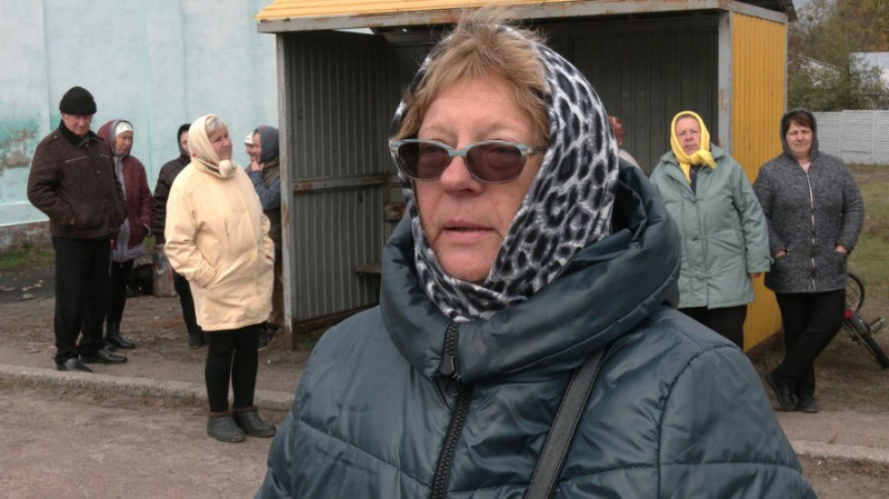 Йшла пішки 11 км, щоб поїхати до лікарні: чому село Ловинь на Чернігівщині залишилось без автобусного сполучення