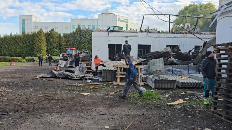"Геранями" по готелю, який колись збудували для зустрічі трьох президентів: що відомо про атаку по Новгороду-Сіверському