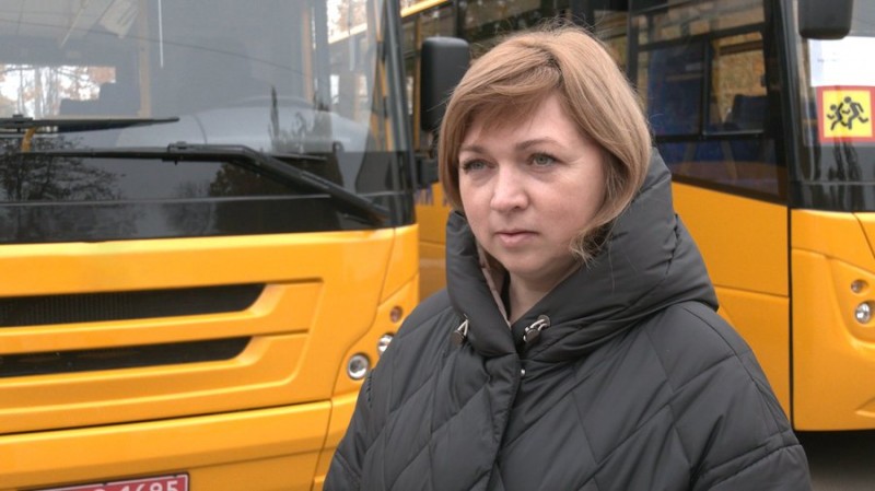 Три громади Чернігівщини отримали нові спеціалізовані автобуси для підвозу школярів