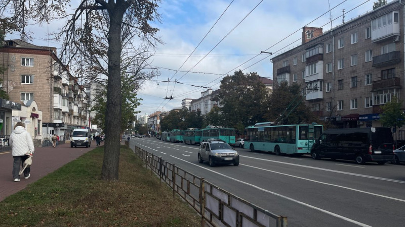 У Чернігові вихідними працюватимуть 10-й та 11-й тролейбусні маршрути, якими курсуватимуть автобуси