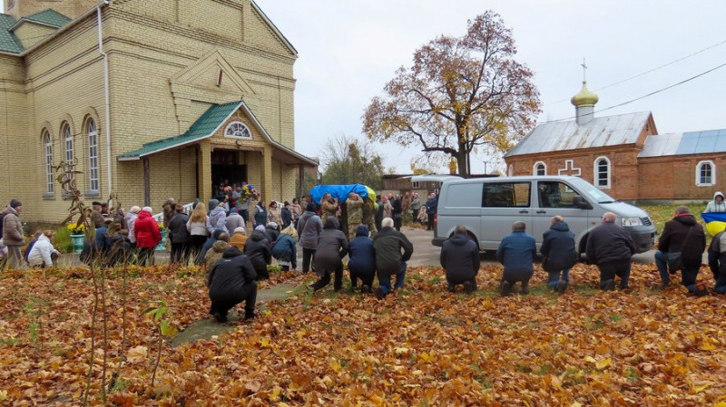 На Чернігівщині попрощались із захисниками Сергієм Остапенком та Іваном Войтком