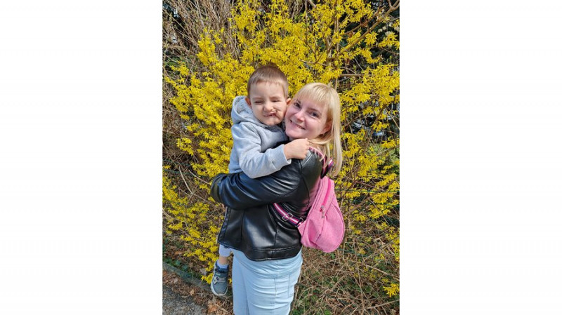 "Ходить до садочка та працює над вимовою": що відомо про хлопчика, який зазнав травм під час вибуху на Валу у Чернігові