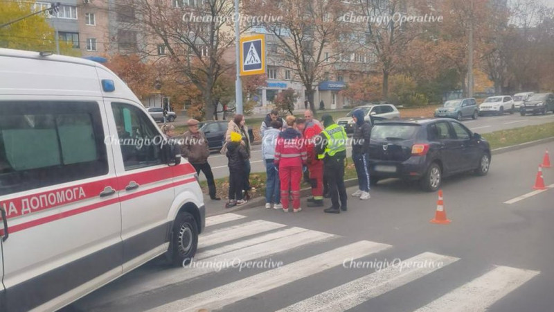 Хлопчика на самокаті збило авто на пішохідному переході у Чернігові