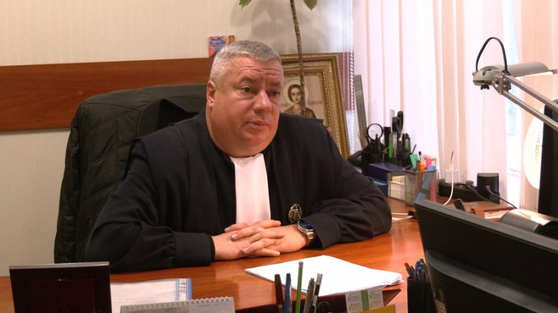 Скинули кота з дев'ятого поверху: у Чернігові оштрафували матір другої дівчинки
