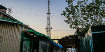 Через пошкодження безпілотником телевежі у Чернігові тимчасово не працюватимуть Центральний ринок й інші заклади