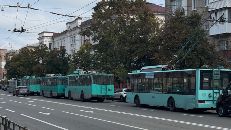 У Чернігові вихідними працюватимуть 10-й та 11-й тролейбусні маршрути, якими курсуватимуть автобуси
