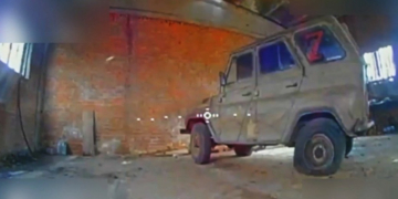 Чернігівські прикордонники FPV-дроном знищили автомобіль «УАЗ» росіян з позначкою «Z»