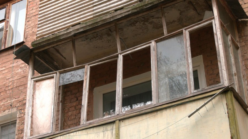 У Чернігові тричі за дві доби РФ цілила по центру міста: яких пошкоджень зазнали будинки навколо і що кажуть їх мешканці