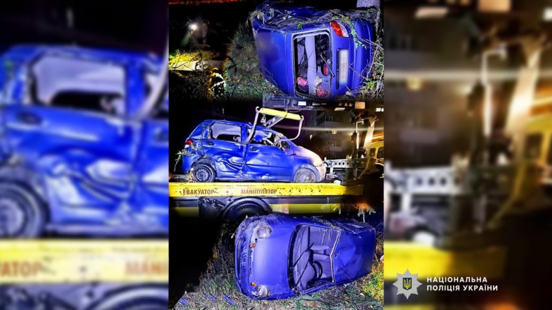 У Чернігові п'яна 18-річна водійка виїхала за межі дороги, збила знак, внаслідок чого автомобіль перекинувся