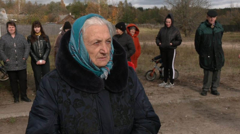 Йшла пішки 11 км, щоб поїхати до лікарні: чому село Ловинь на Чернігівщині залишилось без автобусного сполучення