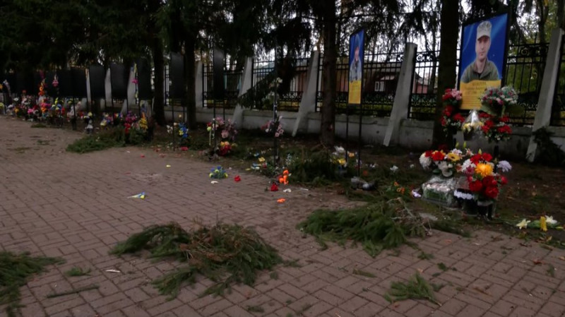 "Я до чоловіка доторкнулася, ще був пульс": очевидці про поранених і загиблих унаслідок атаки РФ на Новгород-Сіверський