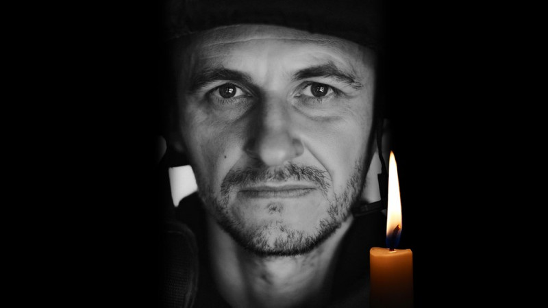 Зробив пропозицію, а за 9 днів загинув: у Чернігові попрощалися з військовослужбовцем Олександром Урванцевим