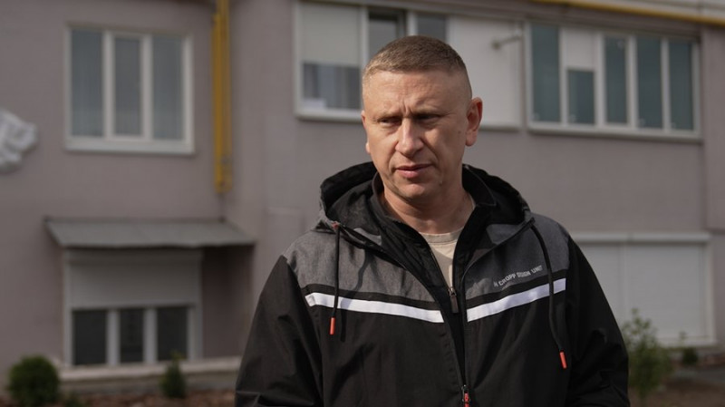 У Чернігові відкрили меморіальну дошку на честь полеглого військовослужбовця Сергія Печеного