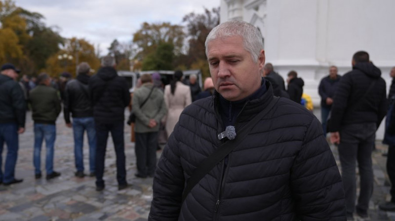 "Був прикладом для всіх": у Чернігові попрощалися з енергетиком Анатолієм Савченком, який загинув унаслідок атаки РФ