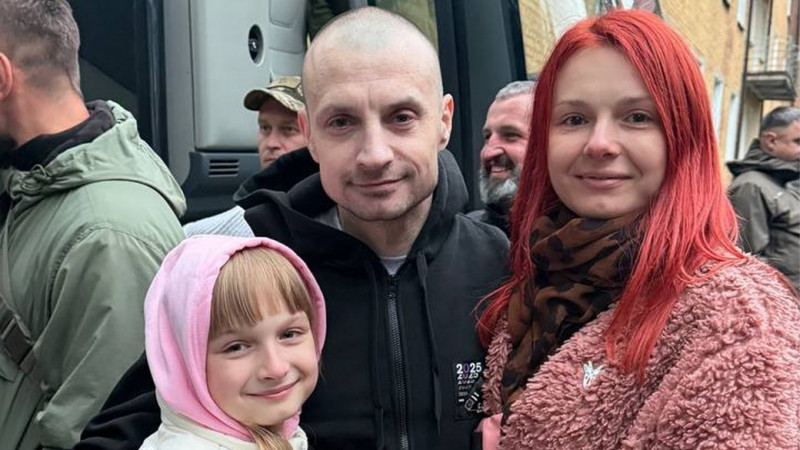 "Не можемо надивитись одне на одного": з російського полону повернувся Ігор Гацко з Чернігова