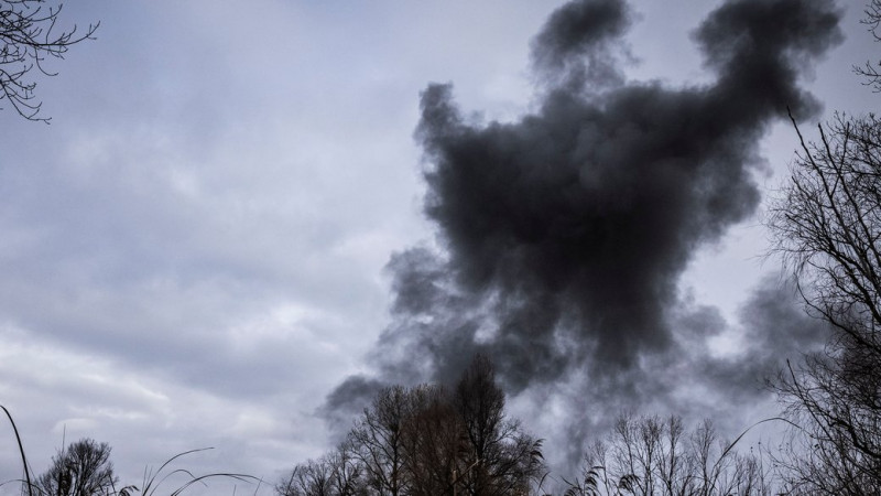 У Чернігові тричі за дві доби РФ цілила по центру міста: яких пошкоджень зазнали будинки навколо і що кажуть їх мешканці