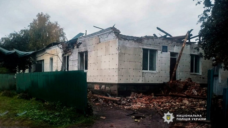 Війська РФ ударними дронами атакували Новгород-Сіверський: пошкоджені жилі будинки та держустанова