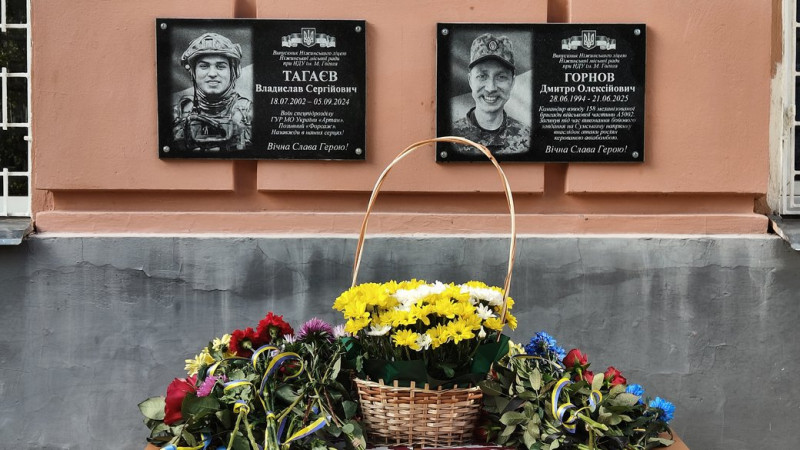 У Чернігові відкрили меморіальну дошку на честь полеглого військовослужбовця Сергія Печеного