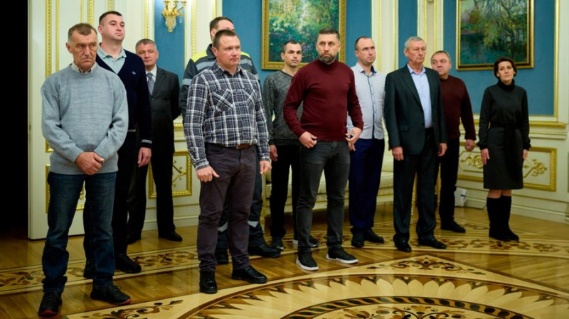 Президент Зеленський відзначив державними нагородами сімох енергетиків з Чернігівщини, двох з них — посмертно