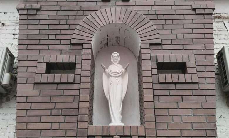 Аби Чернігів не пав від ворога, містяни молилися біля «непорушної стіни» (Фото)
