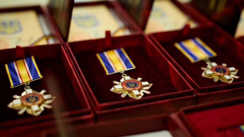 Президент Зеленський відзначив державними нагородами сімох енергетиків з Чернігівщини, двох з них — посмертно