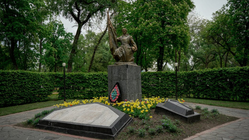 Міністерство культури надало дозвіл на перенесення братської могили з історичного центру Чернігова на Яцево