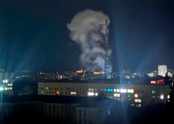 Унаслідок удару російських військ по телевежі в центрі Чернігова споруда зазнала пошкоджень Унаслідок удару російських військ по телевежі в центрі Чернігова споруда зазнала пошкоджень