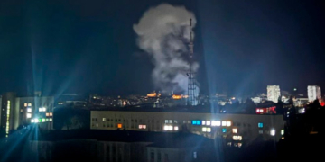 Унаслідок удару російських військ по телевежі в центрі Чернігова споруда зазнала пошкоджень
