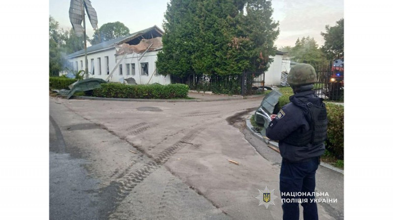Росіяни "шахедами" атакували центр міста Новгород-Сіверський на Чернігівщині: пошкоджені будинки