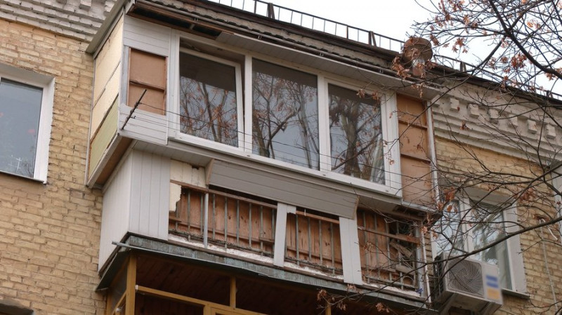 У Чернігові тричі за дві доби РФ цілила по центру міста: яких пошкоджень зазнали будинки навколо і що кажуть їх мешканці