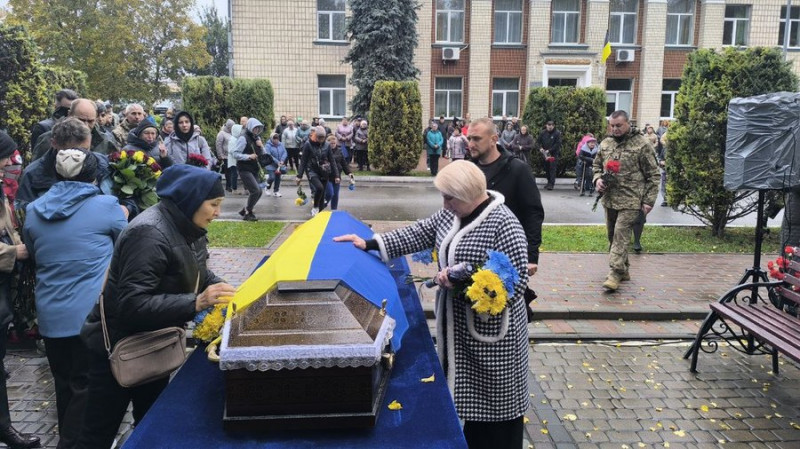 На Чернігівщині попрощалися з п'ятьма захисниками України, які загинули на фронті
