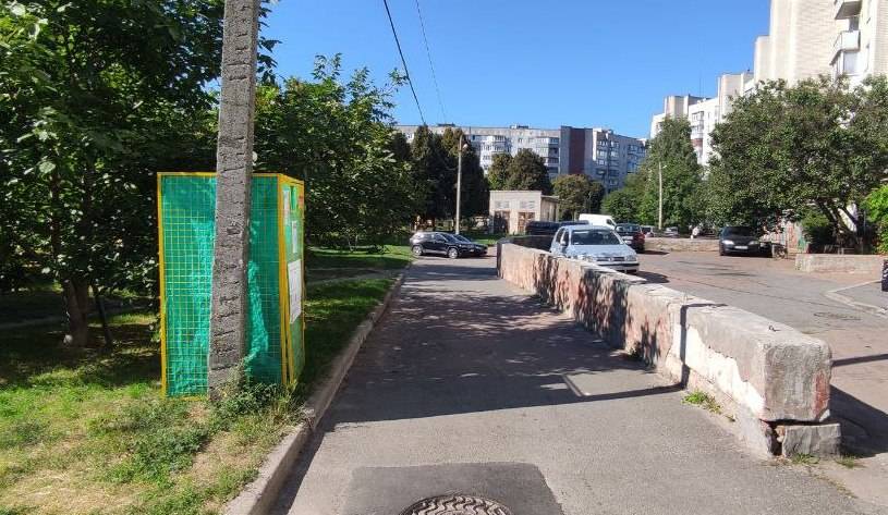 Демонтують ще 51 незаконну тимчасову споруду та два металеві гаражі