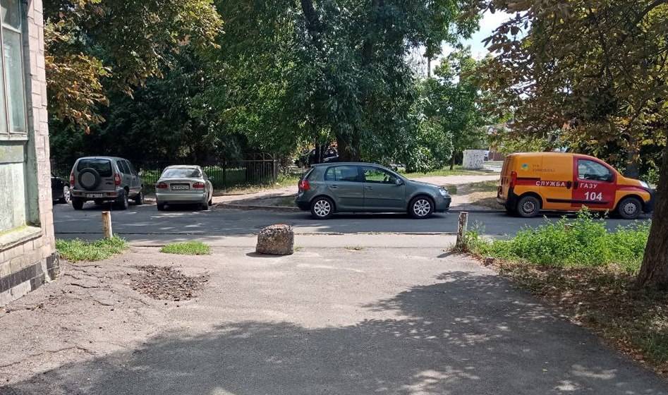 Демонтують ще 51 незаконну тимчасову споруду та два металеві гаражі