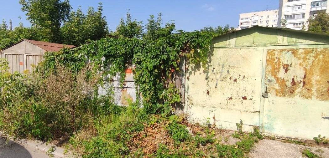 Демонтують ще 51 незаконну тимчасову споруду та два металеві гаражі