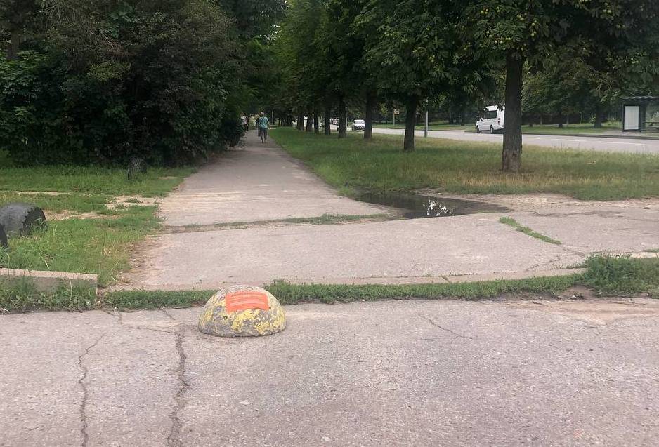 Демонтують ще 51 незаконну тимчасову споруду та два металеві гаражі