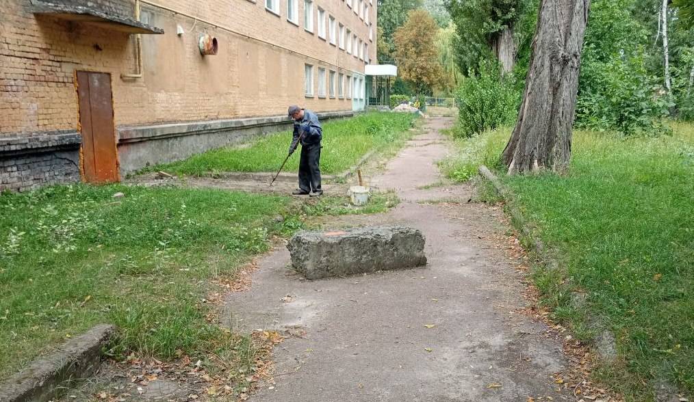Демонтують ще 51 незаконну тимчасову споруду та два металеві гаражі