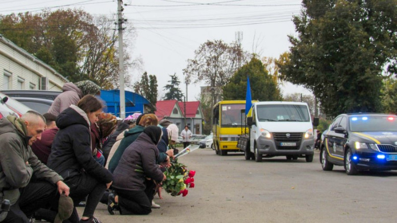 На Чернігівщині попрощались із захисниками Сергієм Остапенком та Іваном Войтком